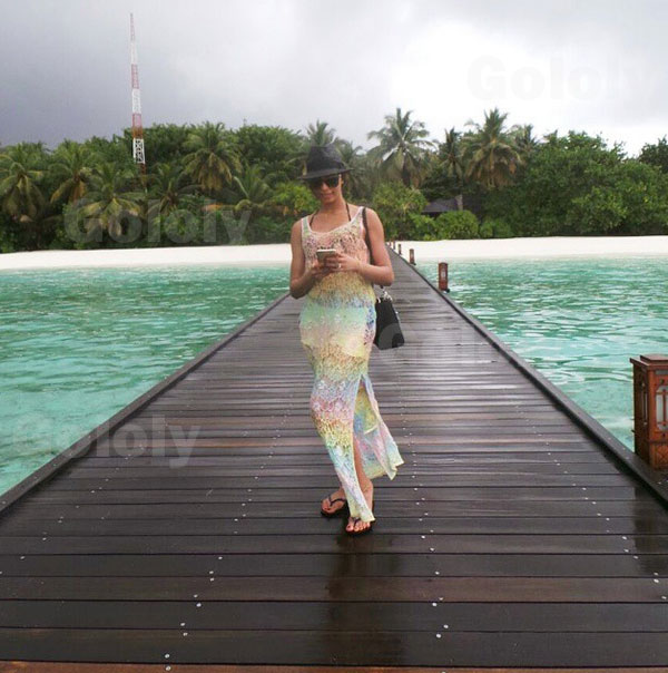 صور دنيا بطمة مع زوجها في جزر مالديف 2015 للاحتفال بعيد زواجهما