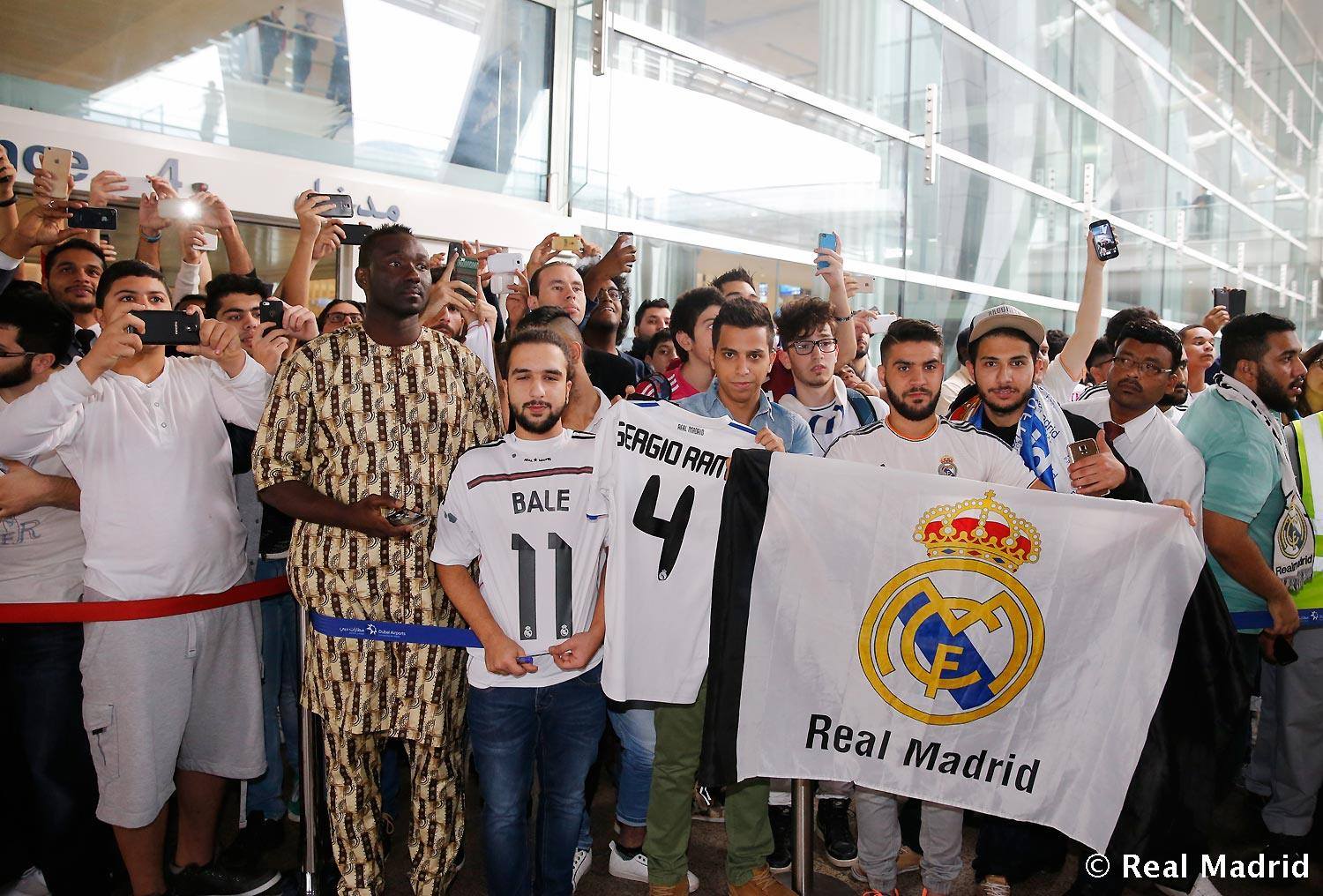 صور استقبال لاعبي نادي ريال مدريد الى دبي 2015