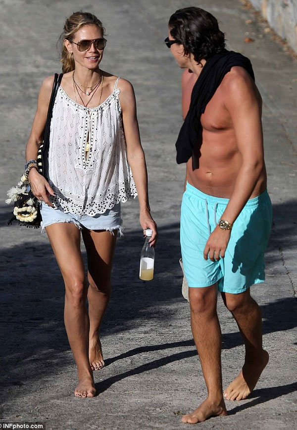صور هايدى كلوم مع حبيبها في أجواء رومانسية على شاطئ البحر