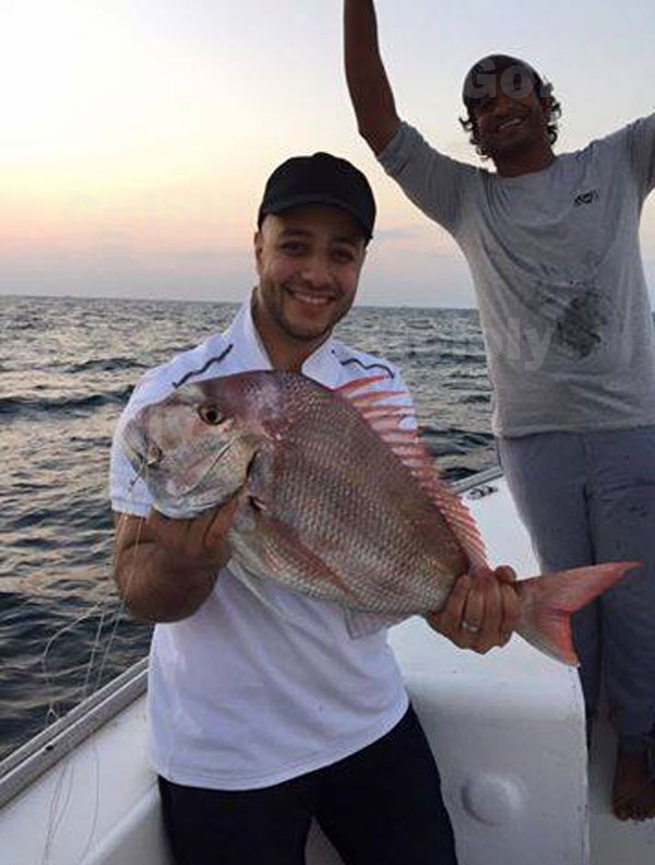 صور ماهر زين وهو يصطاد السمك مع أصدقائه 2015