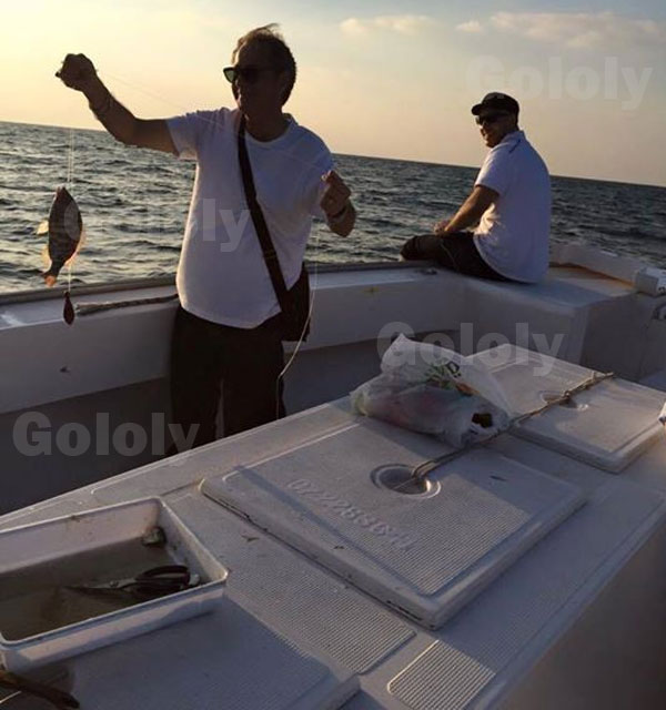 صور ماهر زين وهو يصطاد السمك مع أصدقائه 2015
