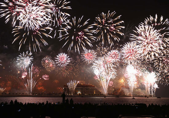 بالفيديو احتفالات ليلة راس السنة في دبي 2015 برج خليفة