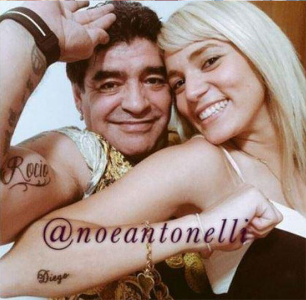 صور وشم دييجو مارادونا الجديد على يده باسم حبيبته روسيو