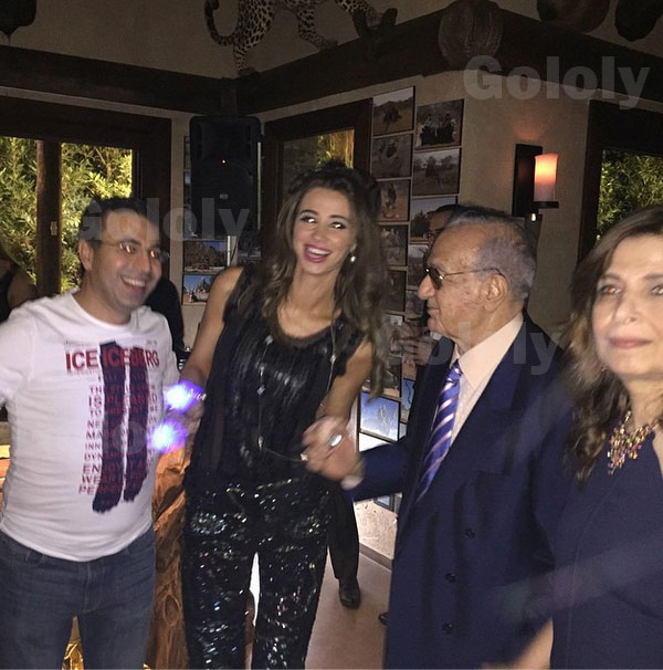 صور أنابيلا هلال وهي تحتفل بالسنة الجديدة 2015 مع زوجها