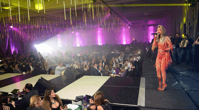 صور مايا دياب بفستان شبه عاري في حفل ليلة رأس السنة 2015