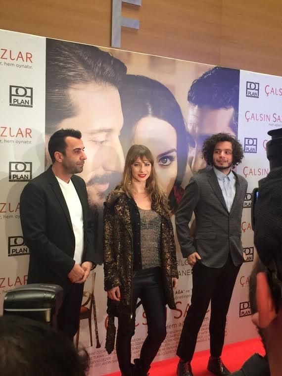 صور بيرين سات في حفل افتتاح فيلمها الجديد &Ccedil;alsın sazlar