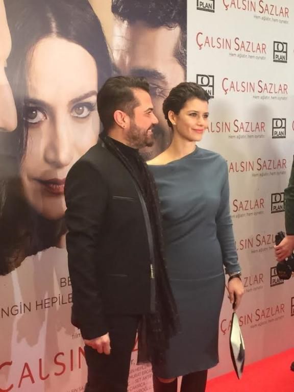 صور بيرين سات في حفل افتتاح فيلمها الجديد &Ccedil;alsın sazlar