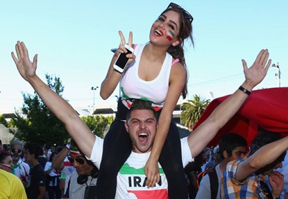 صور جميلات وبنات إيران في مباريات كأس أسيا 2015