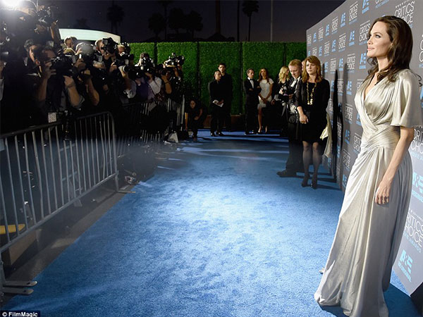 صور انجلينا جولي في حفل Critics Choice Movie