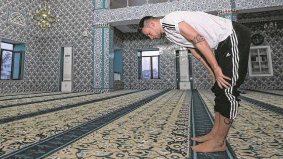بالصور اللاعب الألماني داني بلوم يعلن إسلامه 2015