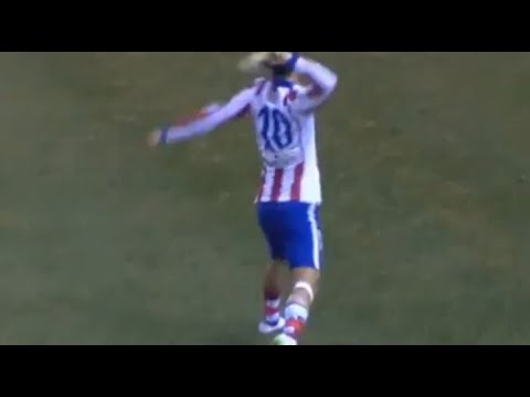 بالفيديو أردا طوران يرمي حذائه على الحكم المساعد في مباراة برشلونة 2015