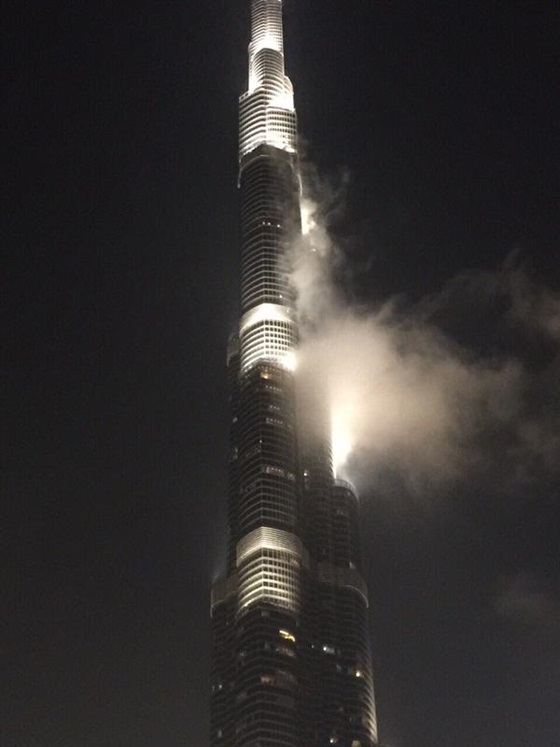 صور حريق برج خليفة في دبي اليوم الاحد 1-2-2015
