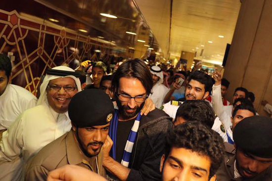 صور استقبال ساماراس لاعب الهلال في مطار الرياض 2015