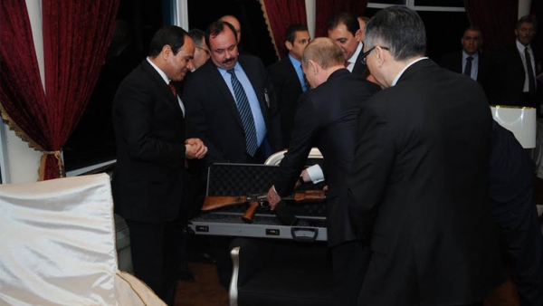 بالفيديو والصور شاهد هدية بوتين للرئيس السيسي 2015