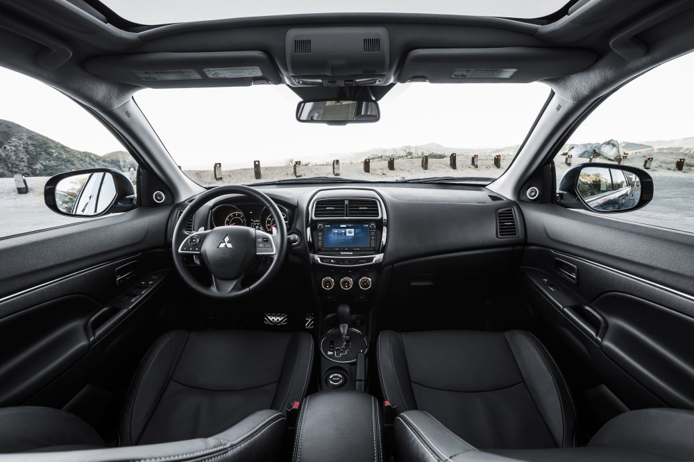 صور سيارة ميتسوبيشي أوتلاندر 2015 من الداخل والخارج مع اسعارها