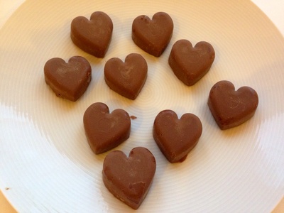 بالصور طريقة عمل قلوب الشيكولاتة فى عيد الحب 2015