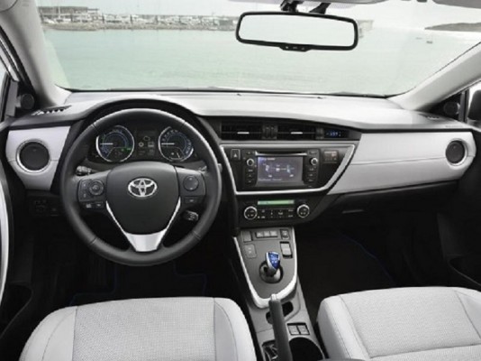 مواصفات وأسعار سيارة تويوتا اوريس Auris 2015 Toyota