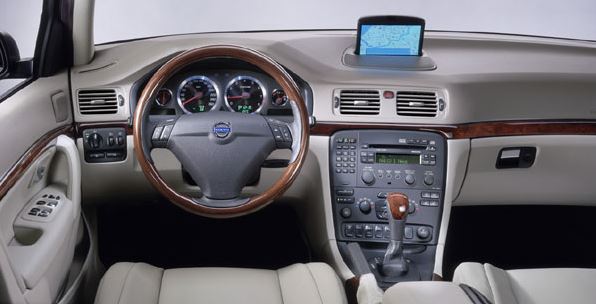 مواصفات وأسعار سيارة تويوتا افينسيس Toyota Avensis 2015