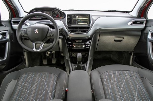 مواصفات وأسعار سيارة بيجو 208 2015 208 Peugeot