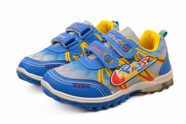صور احذية رياضية للاطفال اخر موضة 2015 , صور احذية رياضية ملونة للبنات والاولاد 2015