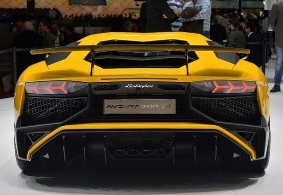 صور مواصفات سعر ليمبورجينى افنتادور اس فى Lamborghini Aventador SV