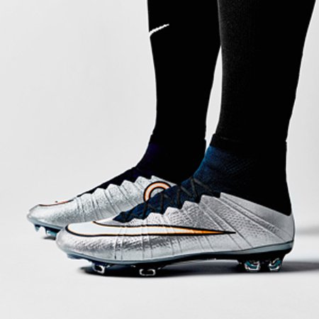 صور حذاء كريستيانو رونالدو في مباراة الكلاسيكو ضد برشلونة 2015