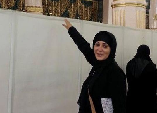 صور الفنانات والنجمات بالحجاب وبدون ميك اب في الحرم المكي 2015