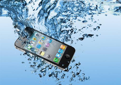 بالفيديو كيف تجفف هاتف الايفون إذا سقط فى الماء 2015