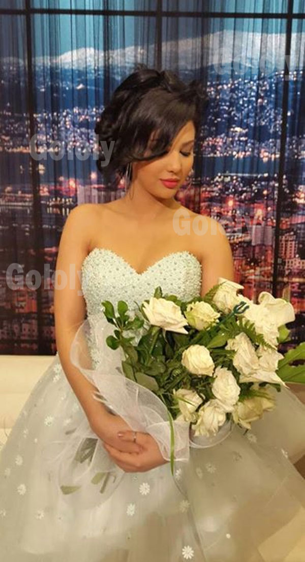 صور ابتسام تسكت بفستان زفاف ابيض في برنامج عيون بيروت 2015