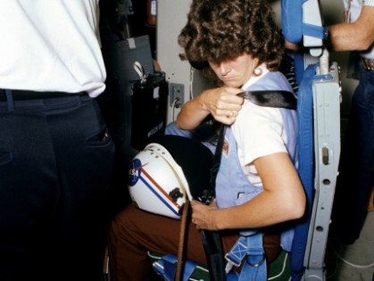 بالصور سالي رايد أول امرأة امريكية تغزو الفضاء الخارجي 2015