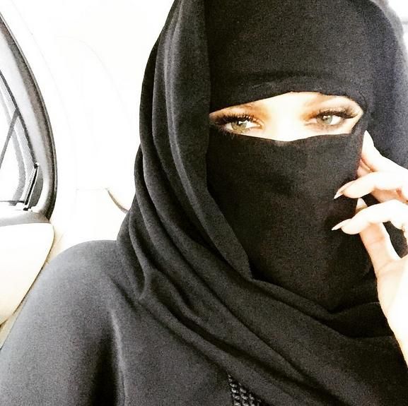 صور كلوي كردشيان بالحجاب في دبي 2015