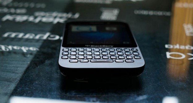 رسميا ،، مواصفات وسعر هاتف بلاك بيرى BlackBerry Q5