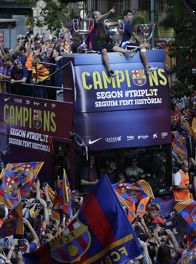 صور احتفال جماهير برشلونة بكأس دوري أبطال أوروبا 2015