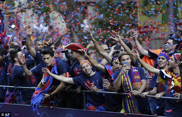 صور احتفال جماهير برشلونة بكأس دوري أبطال أوروبا 2015