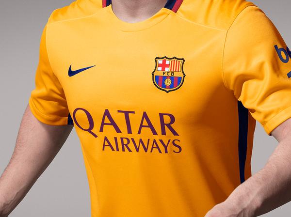 صور قميص وتي شيرت برشلونة الاحتياطي في موسم 2016
