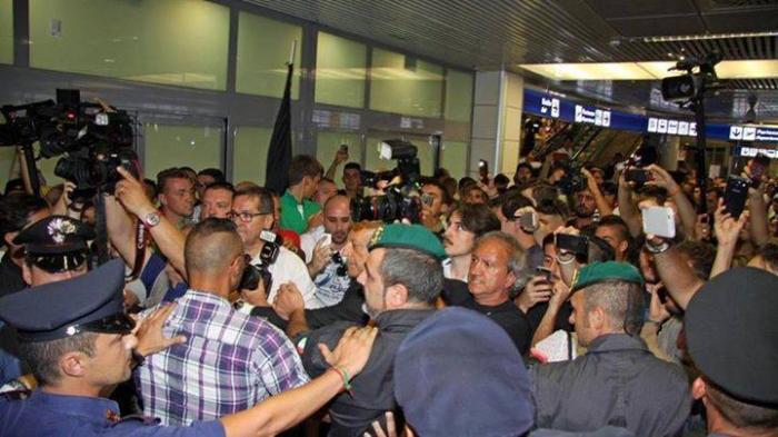 صور استقبال محمد صلاح في روما 2015 , لحظة وصول محمد صلاح الى روما 2015 صور