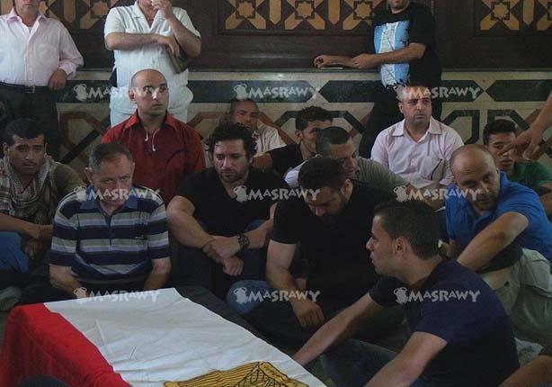صور عمرو يوسف وحسن الرداد في جنازة الراحل نور الشريف 2015