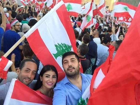 صور ملكة جمال لبنان ريمي معرباني في مظاهرات طلعت ريحتكم 2015
