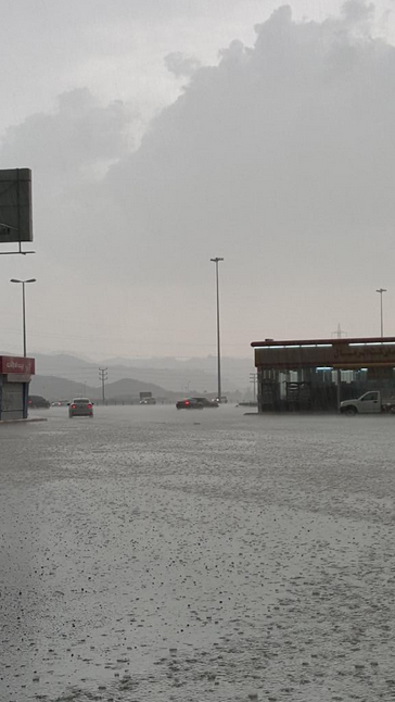 بالصور أمطار غزيرة تسقط على مكة المكرمة اليوم 8-9-2015