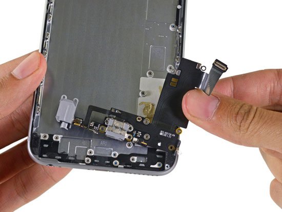 بالصور تفكيك هاتف iPhone 6s Plus والكشف عن المكونات الداخلية 2015