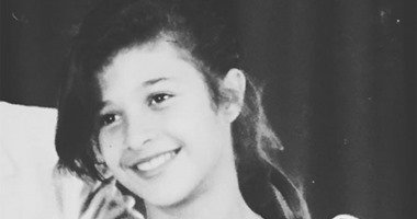 صور ياسمين عبد العزيز وهي طفلة صغيرة بالابيض والاسود 2015