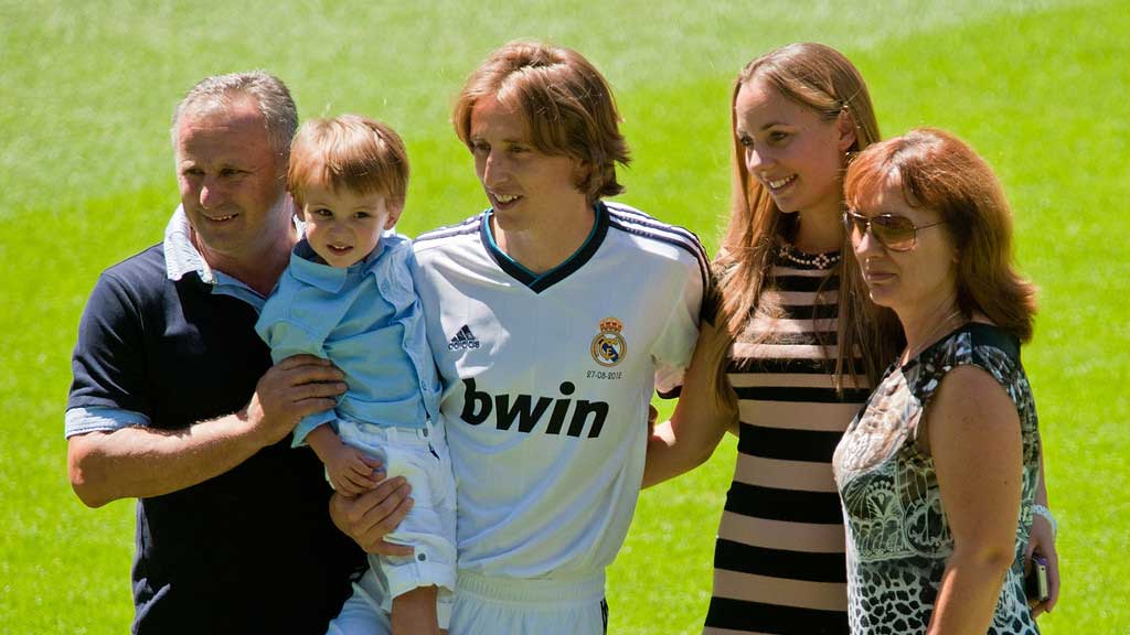 صور صديقات وزوجات نجوم ريال مدريد 2015