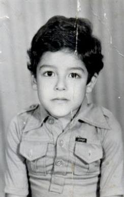 صور محمد حماقي وهو طفل في المرحلة الابتدائية