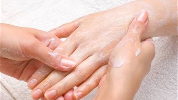 طريقة فعالة للتخلص من جفاف اليدين في الشتاء 2017