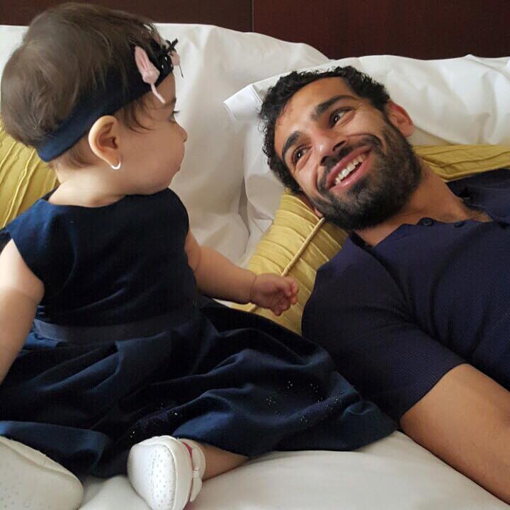 صور مكة ابنة اللاعب محمد صلاح 2015 , صور محمد صلاح مع ابنته مكة 2015