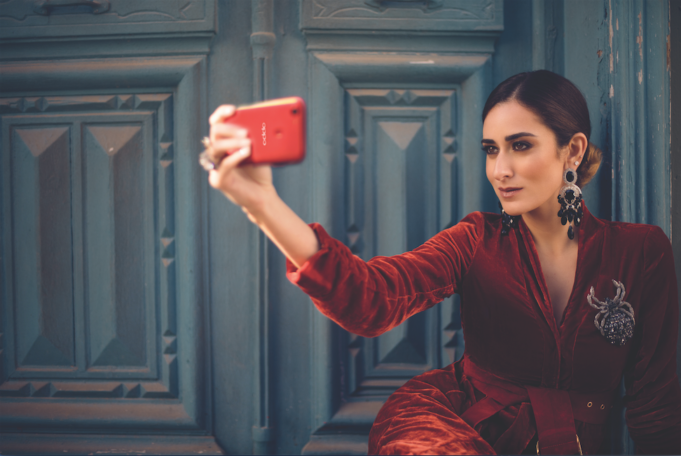 صور الفنانة أمينة خليل بفستان جلد أحمر 2018 من اخر جلسة تصوير