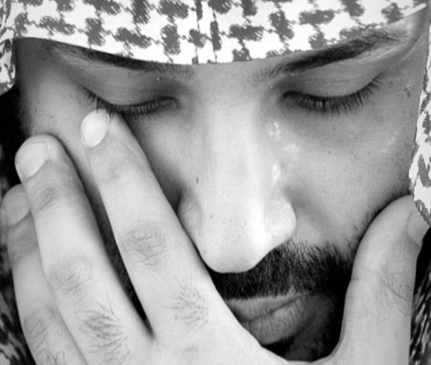 صور بكاء محمد بن سلمان في جنازة الأمير طلال بن سعود
