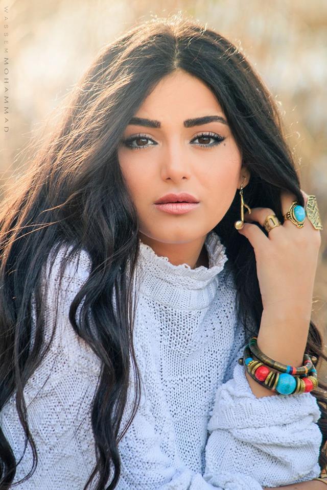 من هي رشا بلال بطلة مسلسل الساحر 2020 بشخصية عزيزة