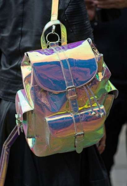 صور حقائب يد نسائية بألوان قوس قزح 2020