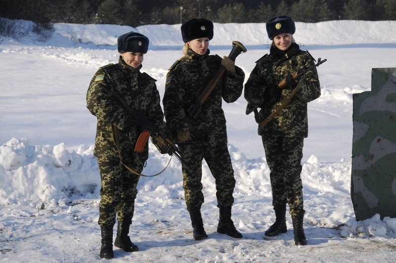 بالصور اكثر الجنديات جاذبية في القوات المسلحة الاوكرانية - صور الجنديات في القوات المسلحة الاوكرانية - صور المجندات الاوكرانيات - صور اجم